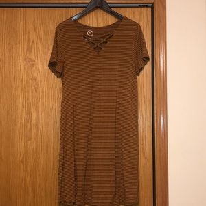 MAURICES GOLD AND BLACK T-SHIRT DRESS